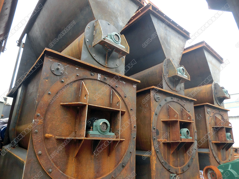 山東熱熔標(biāo)線(xiàn)涂料設(shè)備發(fā)貨現(xiàn)場(chǎng)