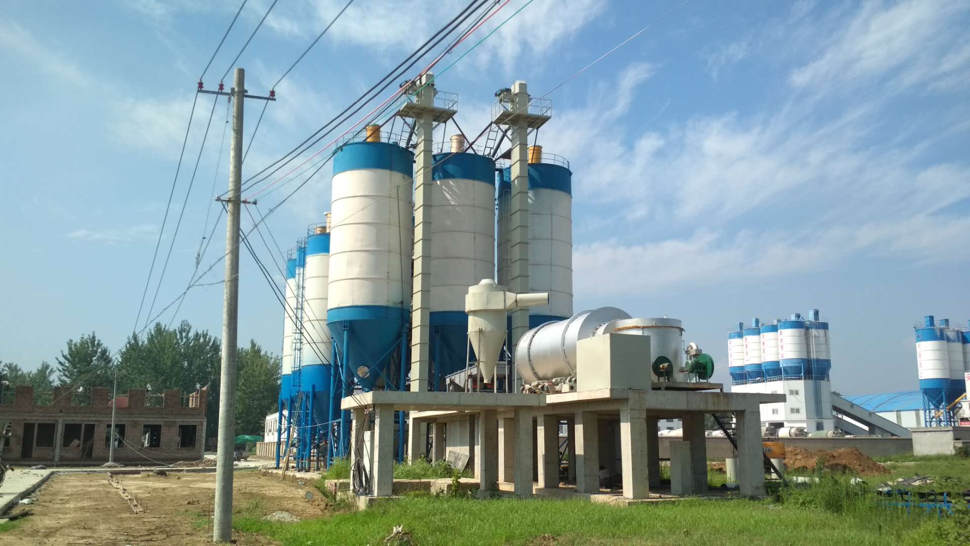 干混砂漿攪拌站和商砼站有什么區(qū)別-15617783000